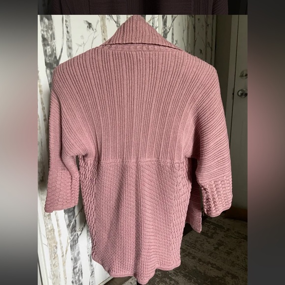 🎉2/25$ H&M rose sweater 🌸 - Picture 3 of 3